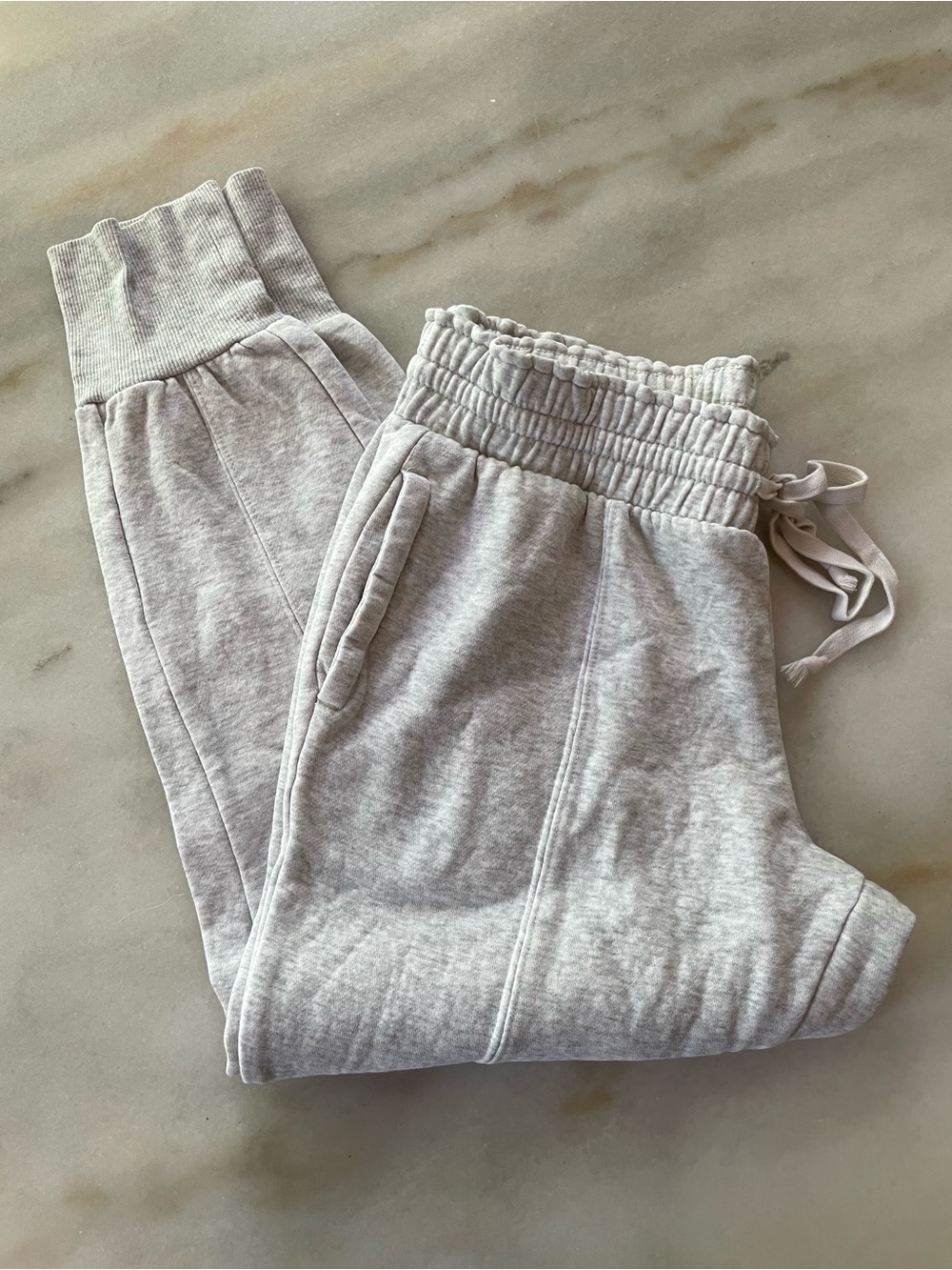 Women’s Smocked Waist Joggers - Light Heather Gray size M